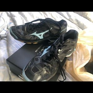 Mizuno wave volleyball shoes